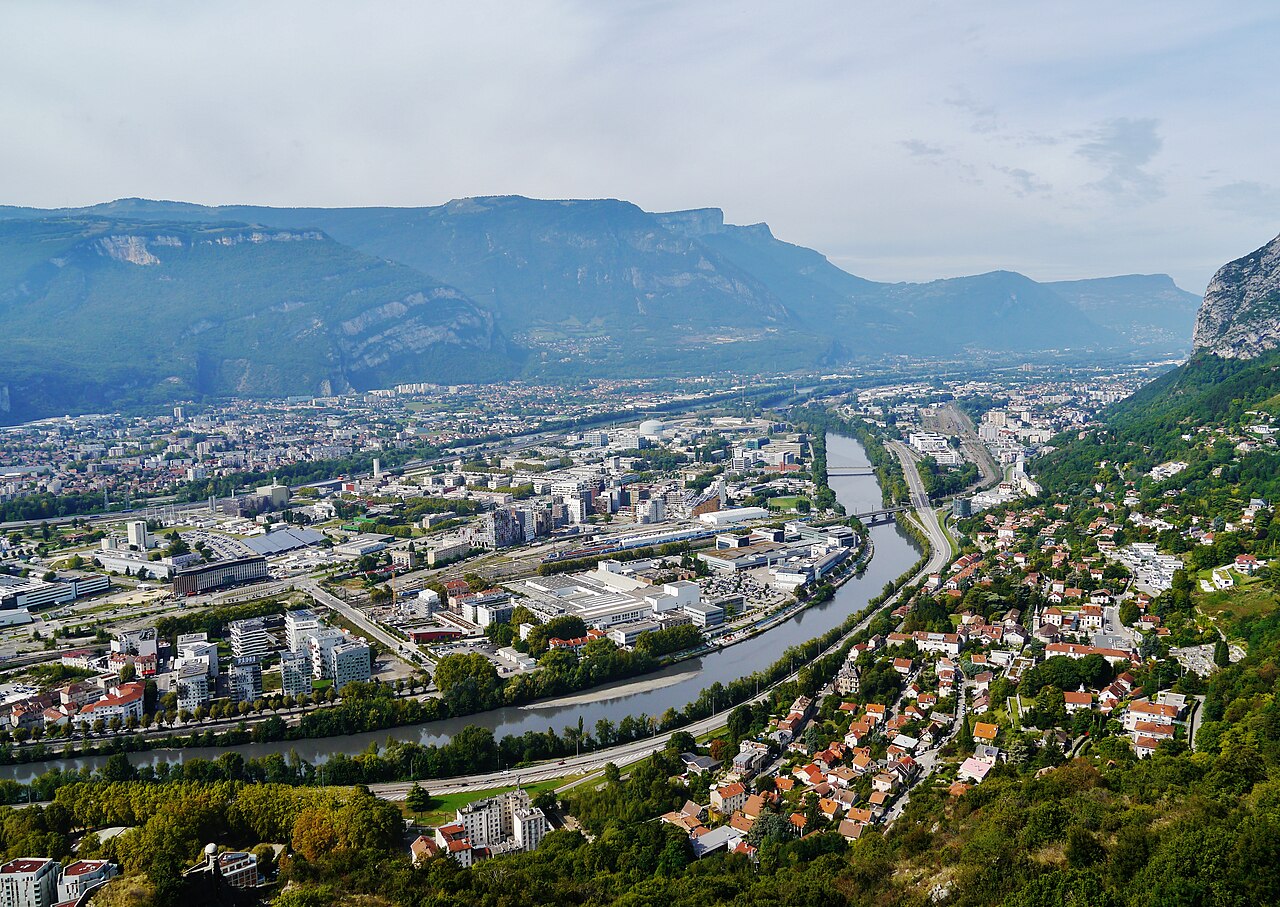La presqu’île de Grenoble et l’Isère vues depuis la Bastille, avec le Vercors en arrière-plan