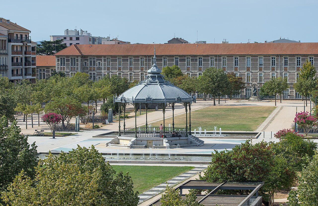 Valence, le Champ-de-Mars et le kiosque Peynet